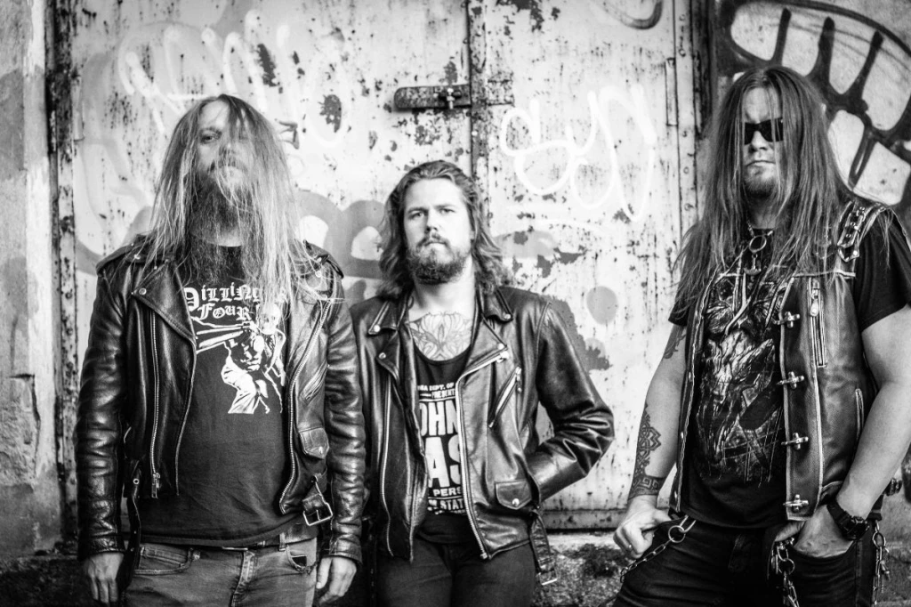 Mit voller Wucht: MONSTERNAUT über ‘Approaching Doom’ und Live-Chaos