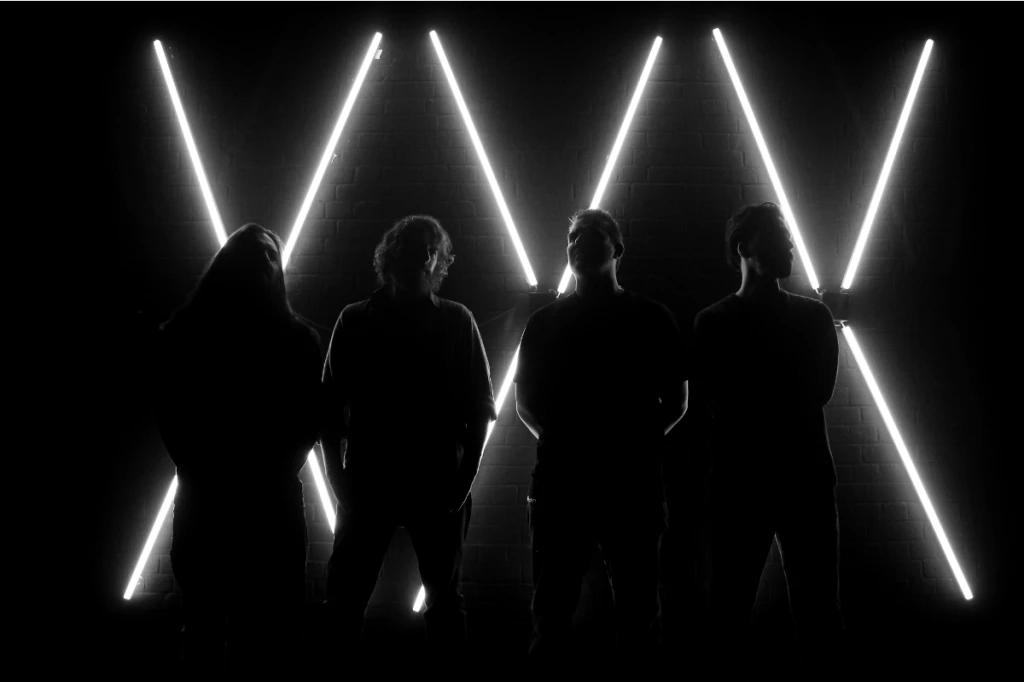OKAY YOU WIN: Fuzz, Freundschaft und der lange Weg zu „End of Days“